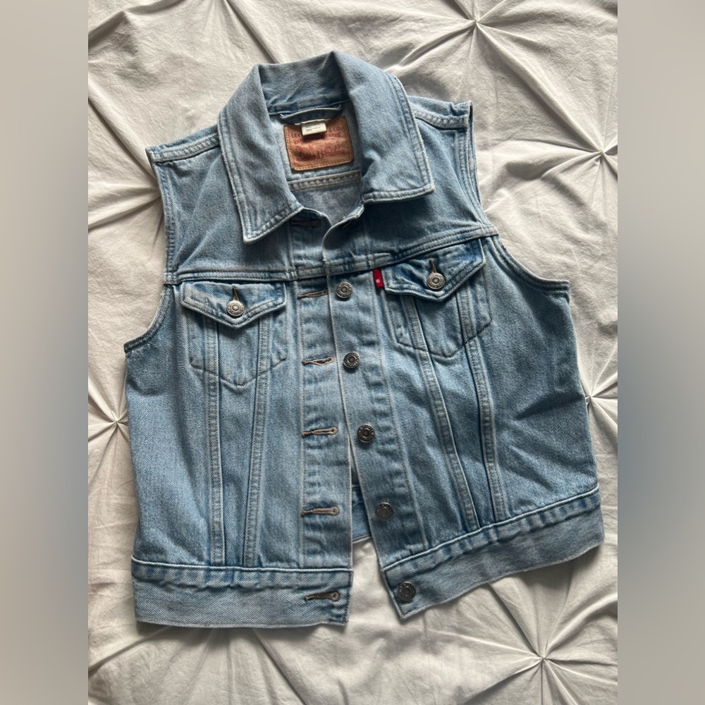 NWOT Levi’s Denim Vest